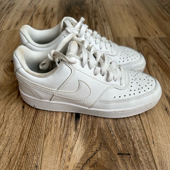 Nike Women’s Court Vision Low White Sneakers Sleek Design - Picture 2 of 8